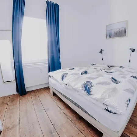 Zur See, Whg Barke *